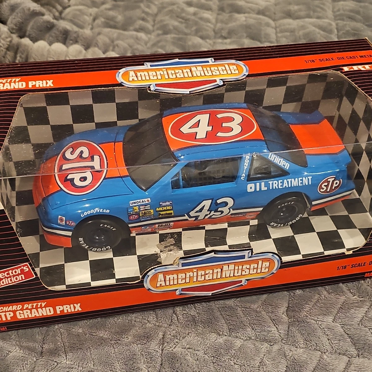 Richard Petty Diecast NASCAR Racecars 1:18 Scale Diecast Racing