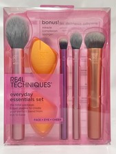Real Techniques Everyday Essentials Makeup Brush Set + Sponges 6 Piece Kit