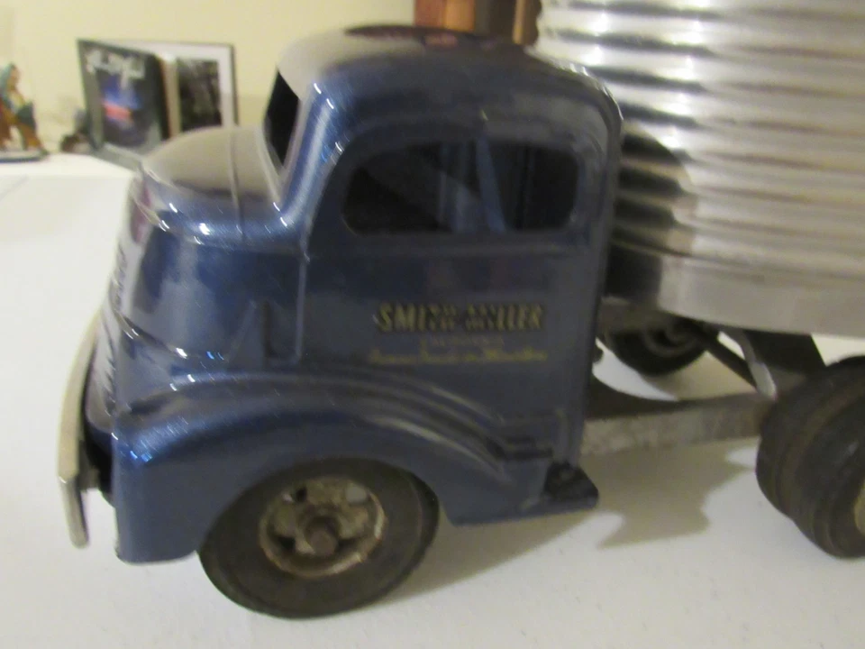 DE COLECCIÓN SMITH MILLER EXCELENTE COE AZUL CON REMOLQUE FREUHAUF RAYA PLATEADA Foto 2 de 4