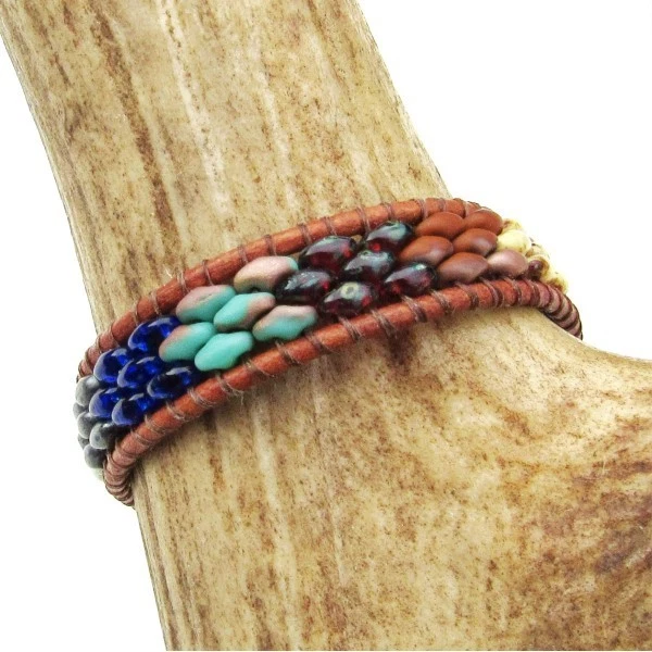 Pulsera envolvente de cuero con cuentas, cierre de botón de búfalo, hecha a mano Foto 4 de 4