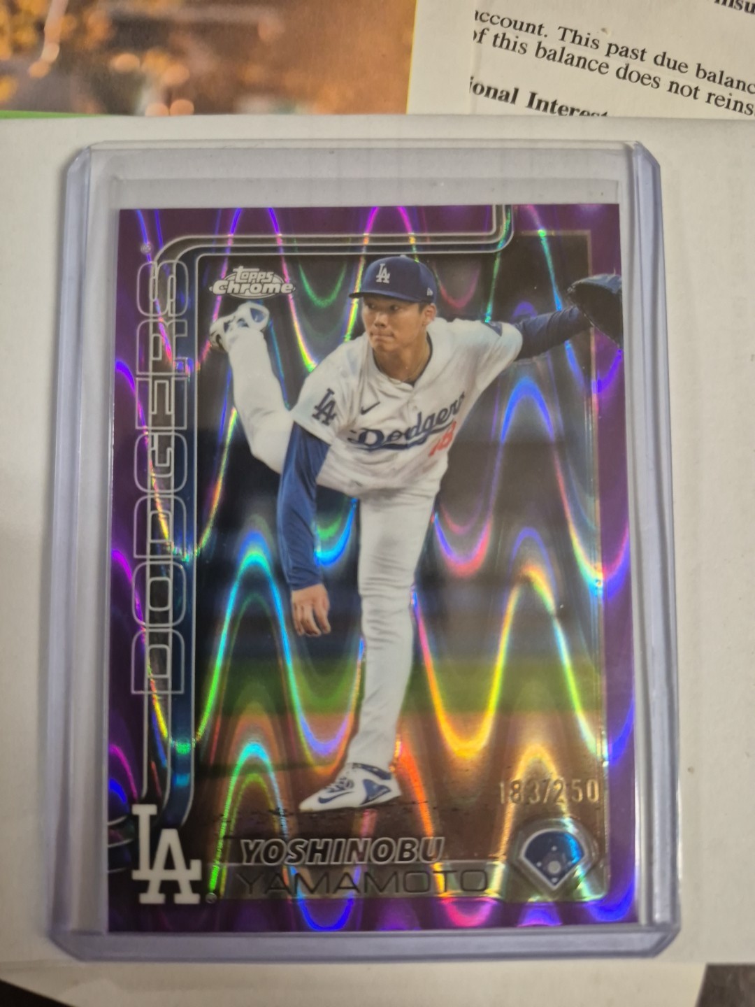 2025 Topps Chrome - Yoshinobu Yamamoto #179 Purple Raywave Refractor 183/250