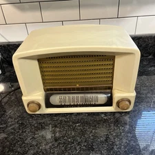 Vintage 1948 General Electric Model 115W Radio - Works!