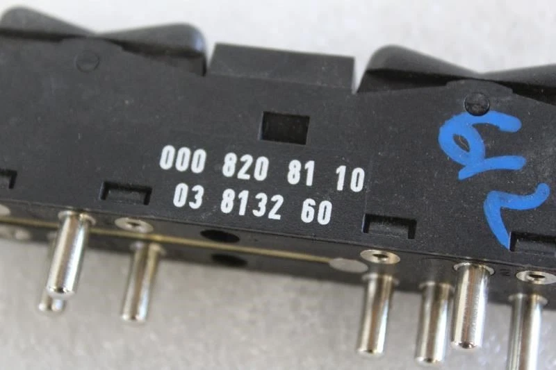 1981 1982 1983 1984 1985 MERCEDES 300SD W126 WINDOW SWITCH 0008208110 - Image 3 of 4