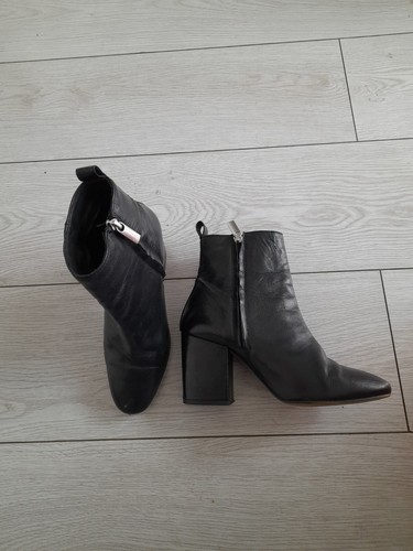 Ladies Ankle Boots Size 3 in VGC