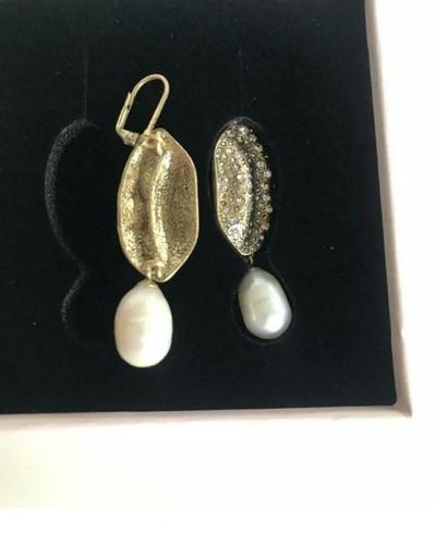 SOLD OUT Giambattista Valli X H&M Lips Earrings with Pearl RHINESTONE US seller - Picture 5 of 5