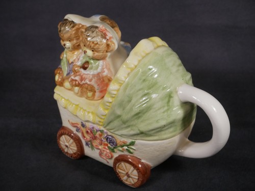 Teddy Bear Teapot Vintage Novelty , Cute Baby Bears In A Pram Made in Taiwan - Foto 2 di 9