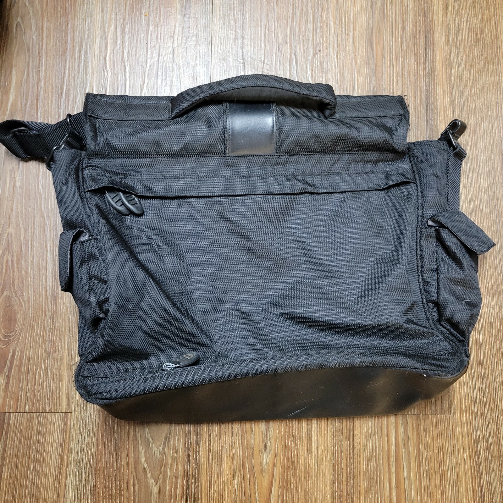 Tumi Leather Ballistic Nylon Messenger Computer Trave… Gem