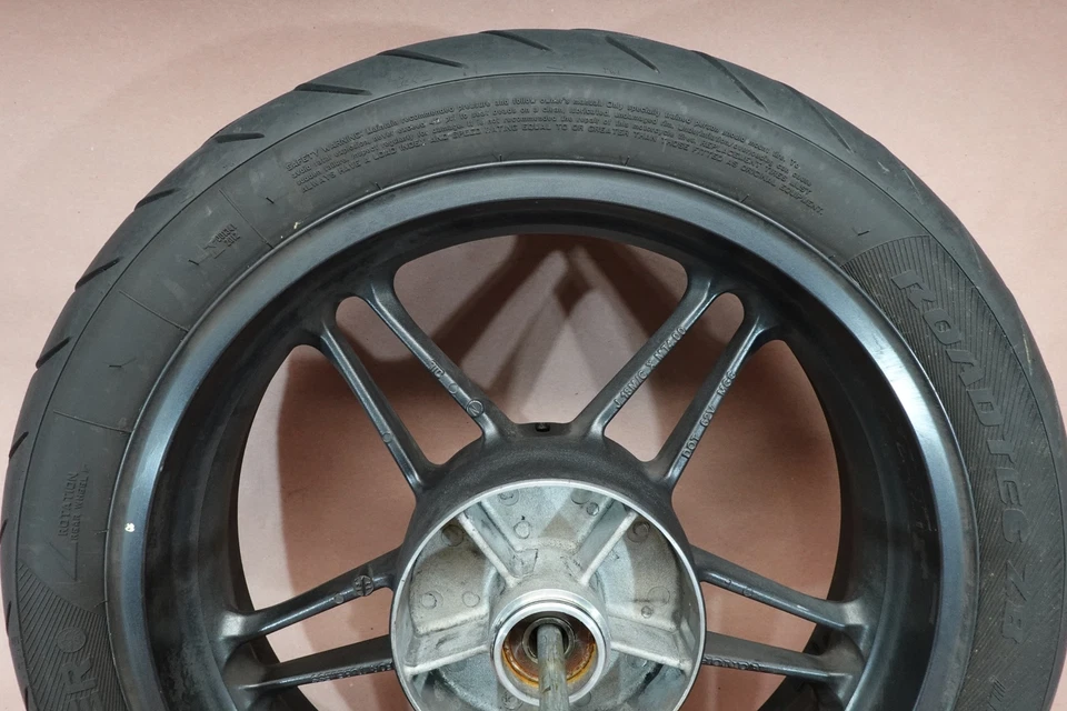 Llanta trasera Honda CB1100 2013-2016 Metzeler 140/70 ZR18 Foto 3 de 4