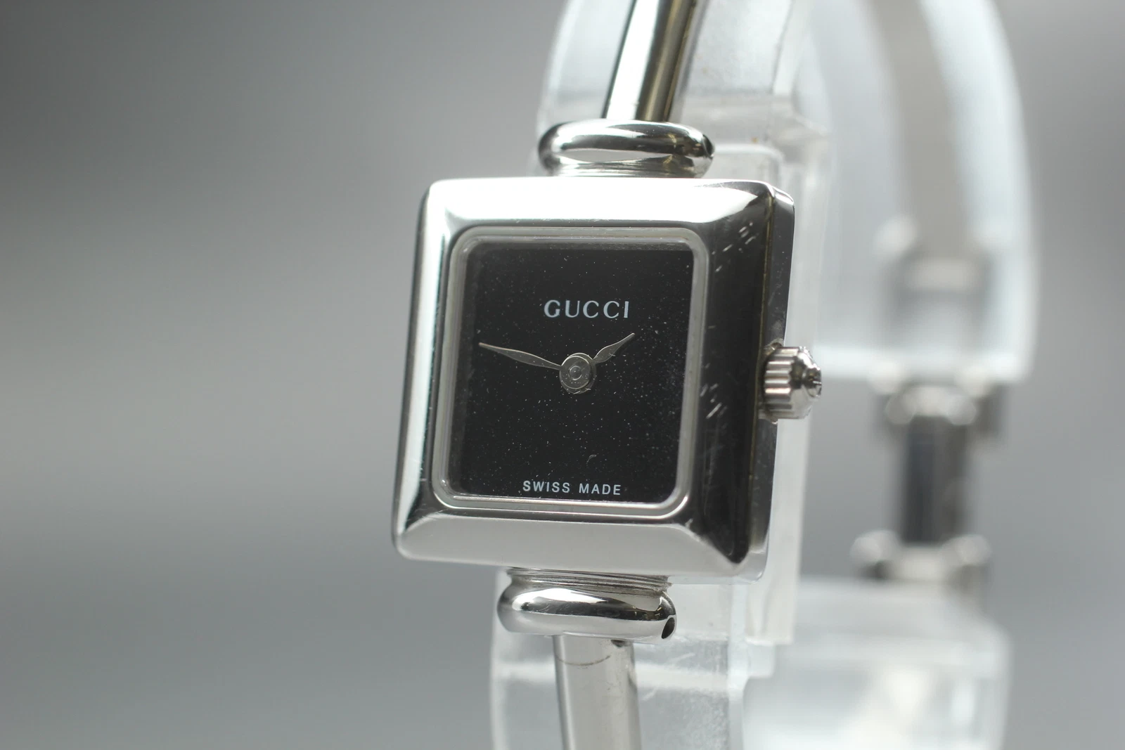 [Exc+5] Montre femme vintage Gucci 1900L cadran noir quartz argenté 20 mm JAPON