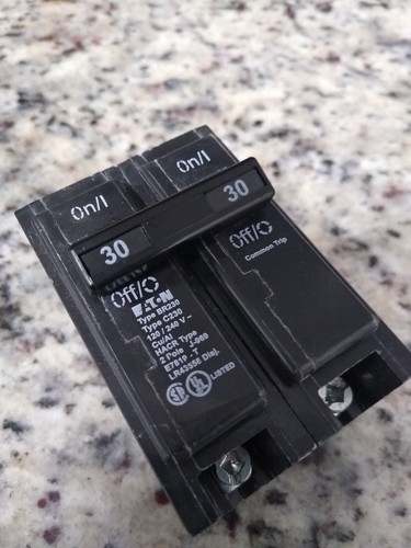 Interruttore Automatico Eaton BR230 30Amp 2 Poli, Scatto Termico Standard Per Quadri Elettrici
