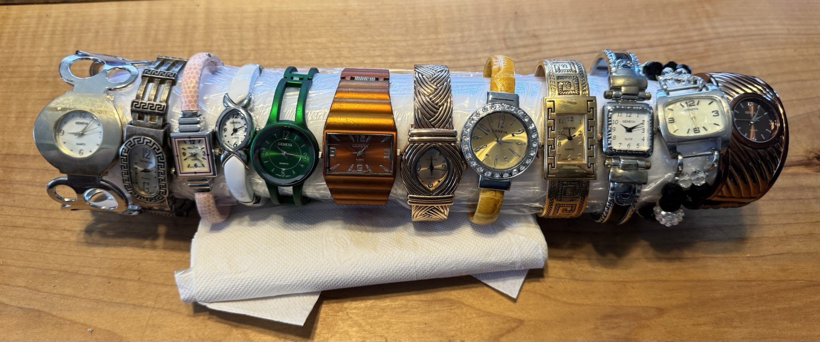 Vintage Geneva Watch Lot Women Analog Timepiece Untested for Parts Repair Japan