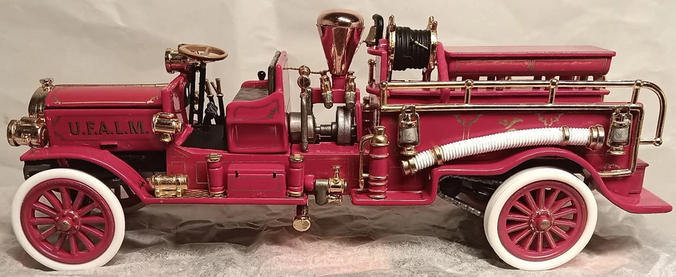 Modelos Matchbox de camión de bomberos Mack YFE24-M 1911 de antaño Foto 4 de 4