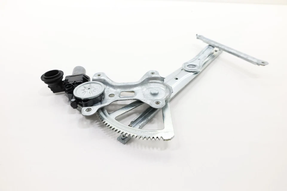 2016- 2023 TOYOTA TACOMA REAR RIGHT DOOR WINDOW REGULATOR & MOTOR OEM 8571004030 - Image 2 of 4