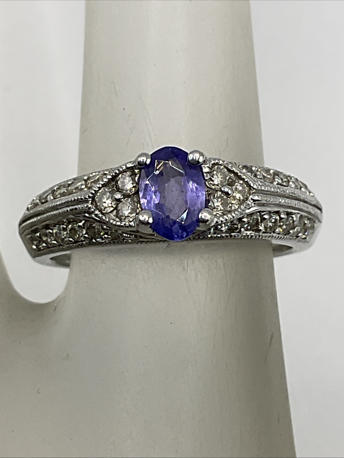 BEAUTIFUL Solid 14K White Gold OvalTanzanite & Di… - image 1