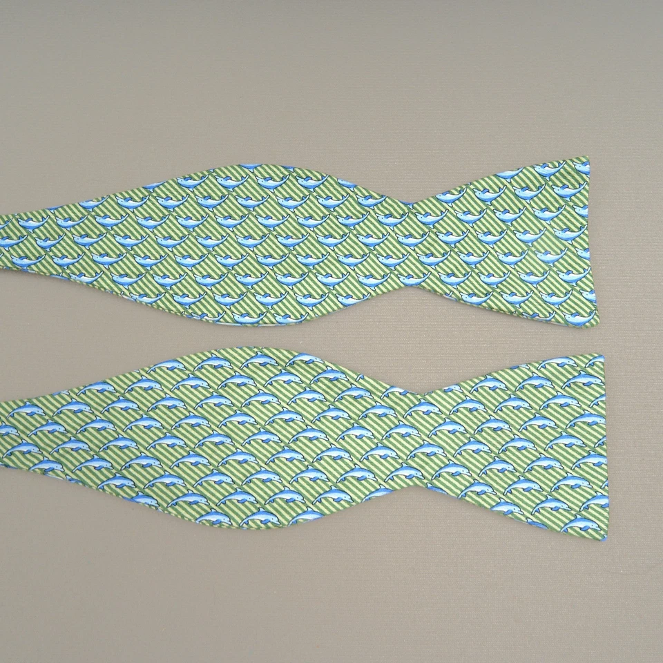 Pajarita Saddlebred verde azul seda estampado de delfines autocorbata Foto 4 de 4