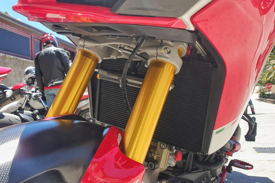 SOPORTES AMORTIGUADORES DE DIRECCIÓN CNC RACING DUCATI MULTISTRADA 1200 S 2015-17 Foto 4 de 4