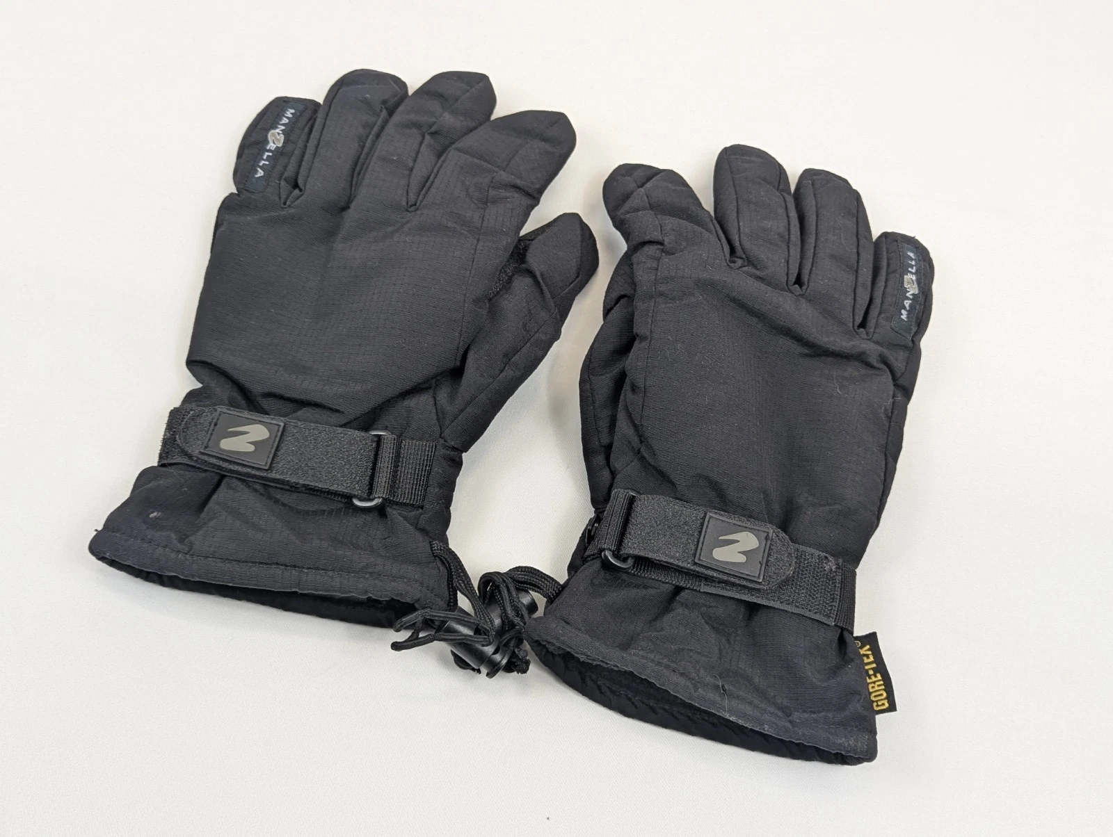 Manzella Gore-Tex Stealth Winter Gloves Ski Insulated 40 Grams Snow Black
Opens in a new window or t