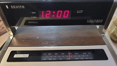 Vintage Zenith Digital Alarm Clock Radio, Touch And Snooze-Tested