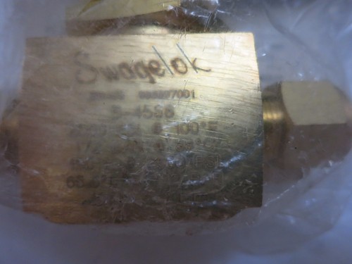 SWAGELOK B-45S8 BRASS Ball Valve 12 Cv, 1/2 in. - Picture 4 of 5