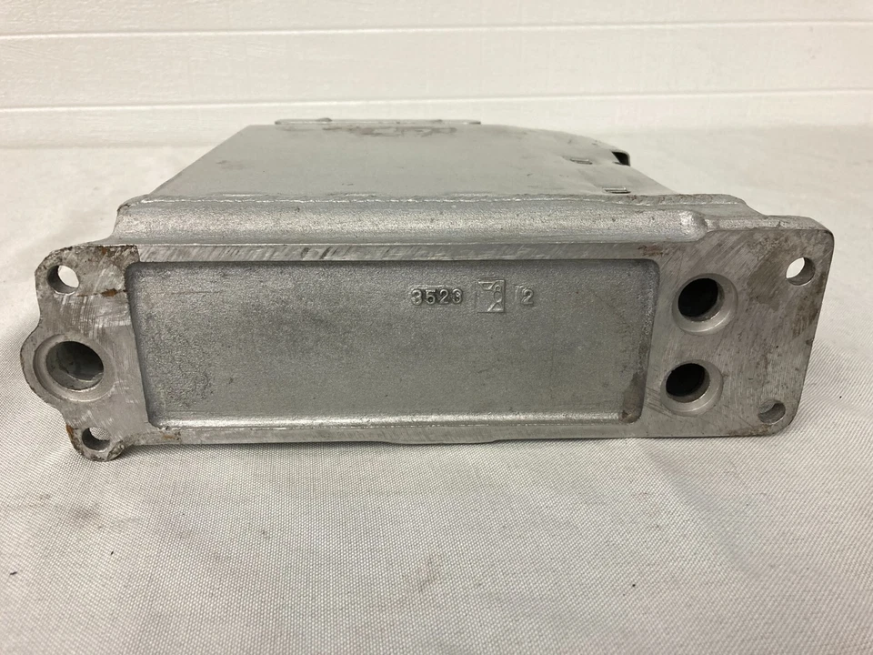 Enfriador de aceite de motor Porsche 911 1965-1971 901.107.041.02 Foto 4 de 4