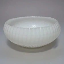 ANCHOR HOCKING MILK GLASS RIBBED SWIRL CANDY DISH VINTAGE 6.5" BULB BOWL