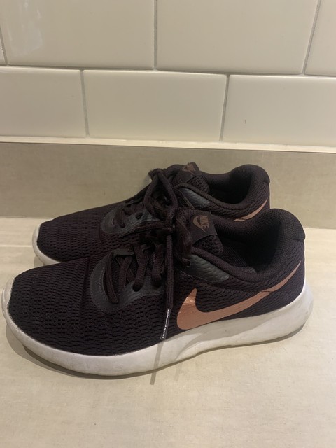 nike tanjun burgundy womens