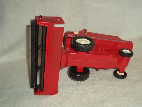 Axial-Flow Combine Red International Harvester ERTL Vintage - Picture 4 of 4