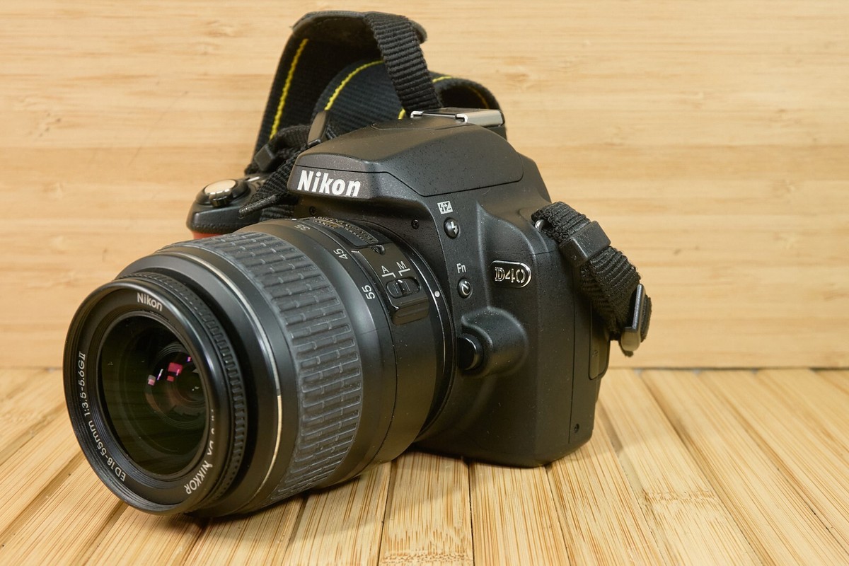 Nikon D40 6.1MP Digital SDLR Camera AF-S Nikkor VR 18-55mm f/3.5