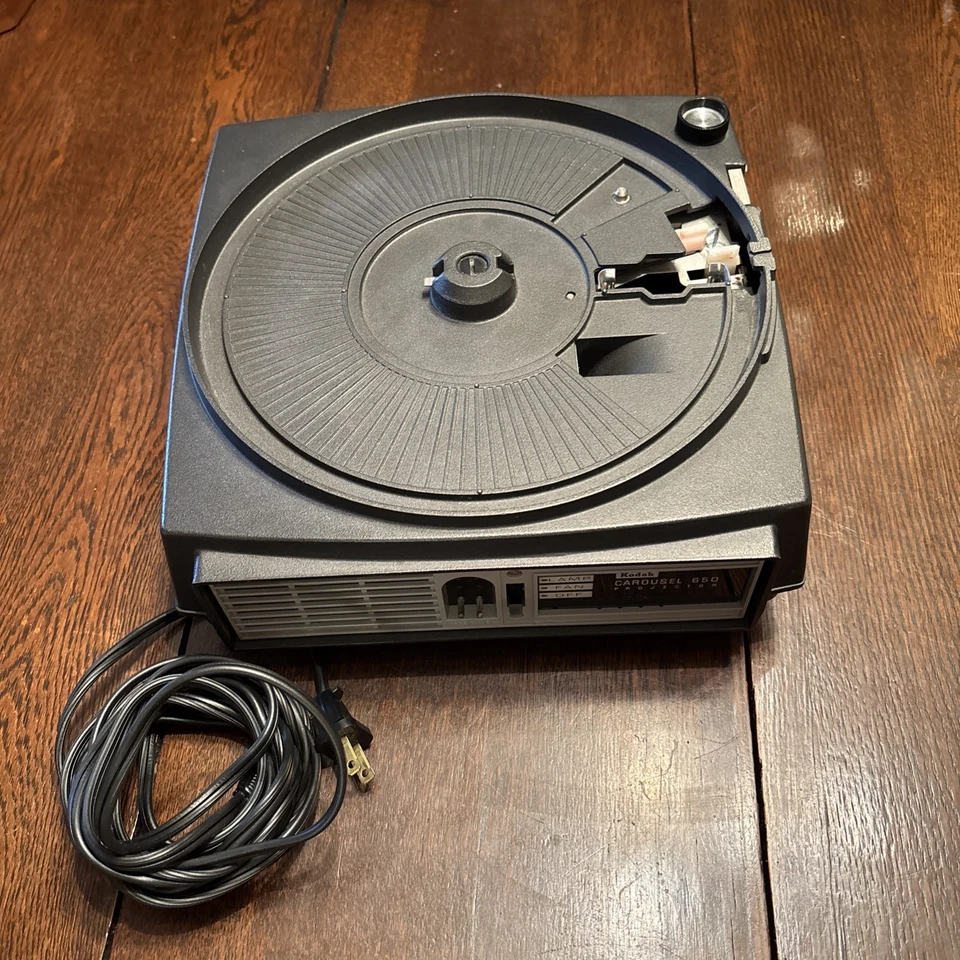 Proyector de diapositivas Kodak Carousel 650H - REVISADO PROFESIONAL. Excelente Foto 3 de 4