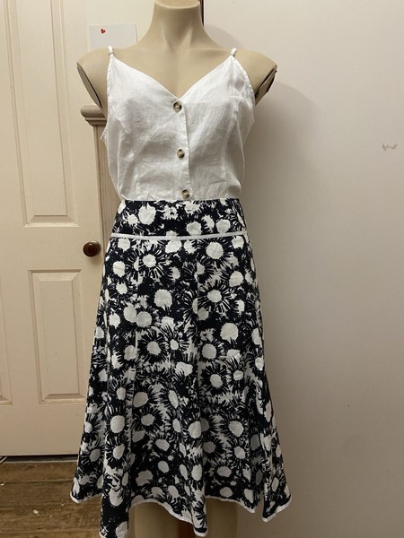 Stitches Petites Skirt Linen  Size 10 Blue White Floral Zip Petites Flared Flowy