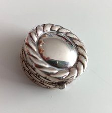 Bellissima scatolina in argento, lavorazione eccellente.