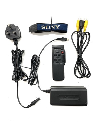 Sony CCD-TRV46E Hi8 Tape Digital Video Camera HANDYCAM Complete Working Set - Picture 2 of 19