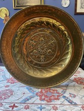 Piatto elemosiniere in ottone sbalzato - sec. XVIII