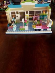LEGO FRIENDS: Heartlake Vet (3188) W/INSTRUCTIONAL MANUAL 100% COMPLETE
