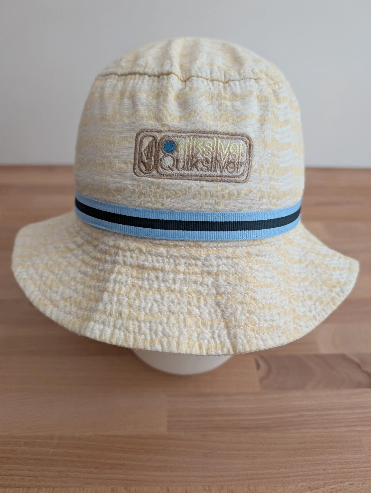 Quiksilver yellow/white bucket sun hat. Small 7". DN4550