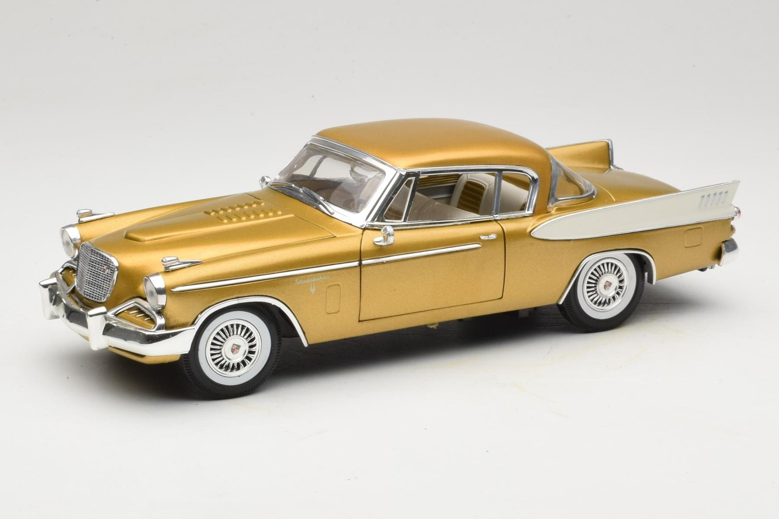 30384 Studebaker Golden Hawk Coupe Anson 1:18