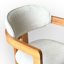 Esszimmerstuhl aus Holz im Landhaus Stil | Natur Holz mit modernem Bouclé Stoff