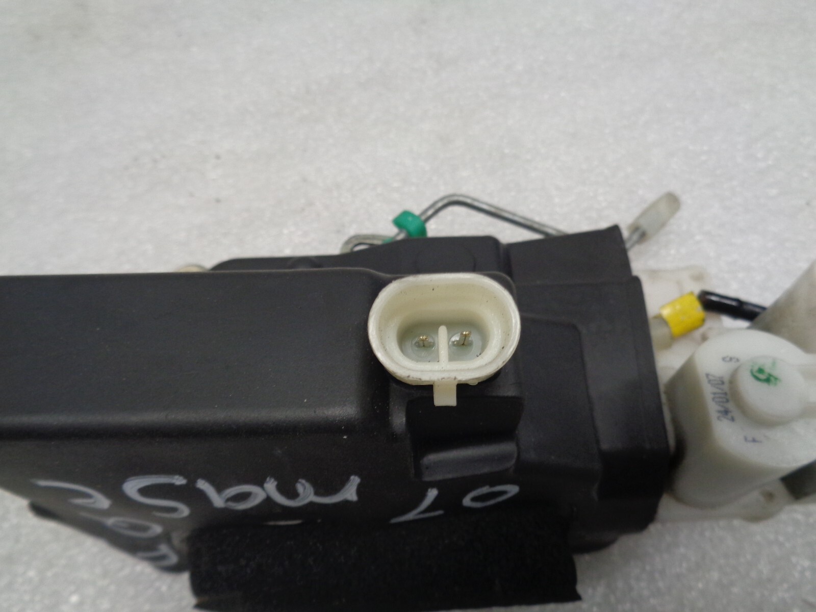 04-08 Maserati Quattroporte Front Left Door Lock Latch Actuator OEM AK2209241