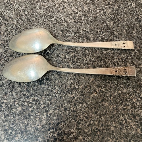 Lot of 2 Vintage Community Coronation Plate Silverware Searching Spoons - Picture 4 of 7