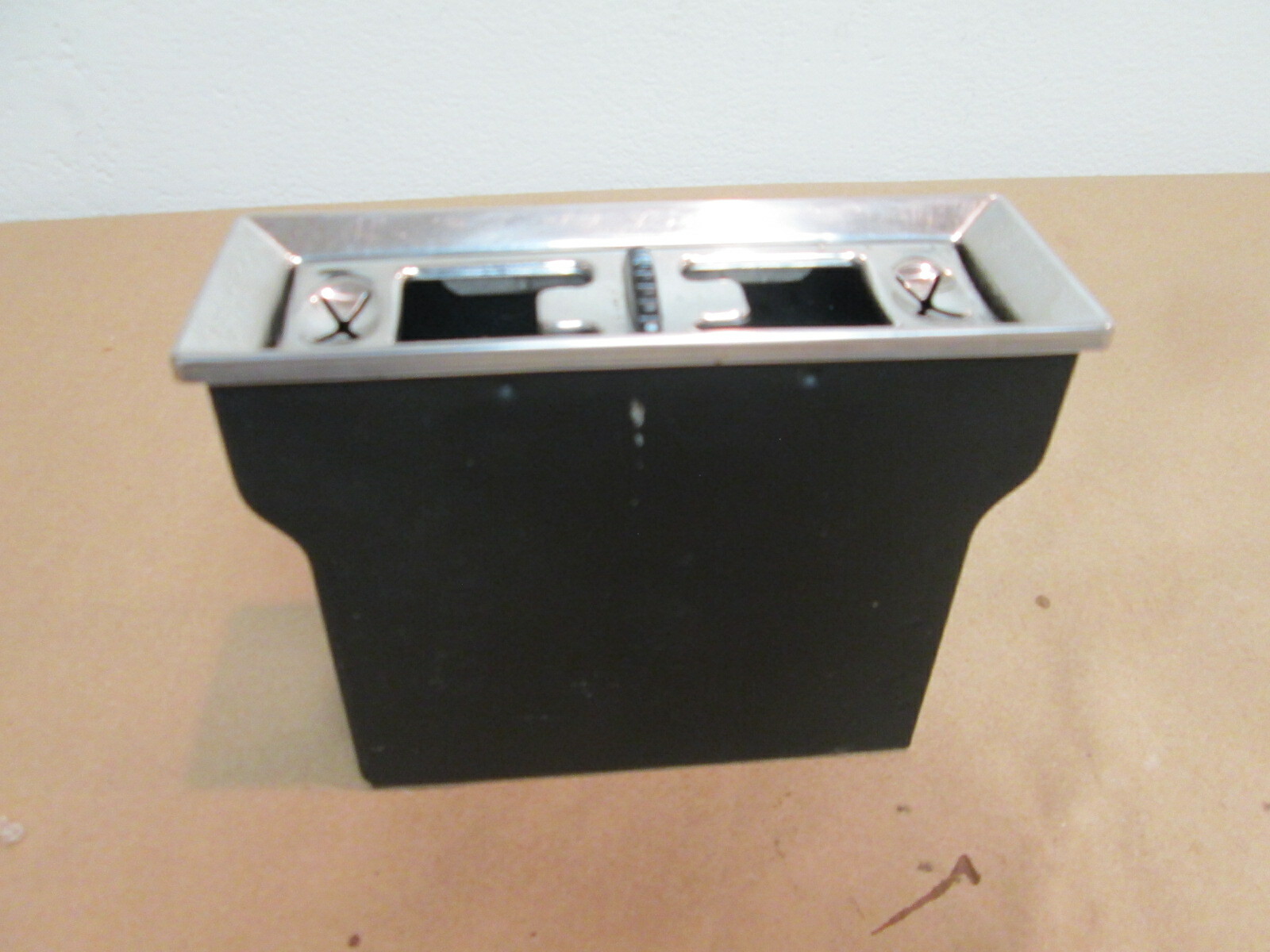 Rolls Royce Silver Shadow II 1980 - Center Console Chrome Ash Tray