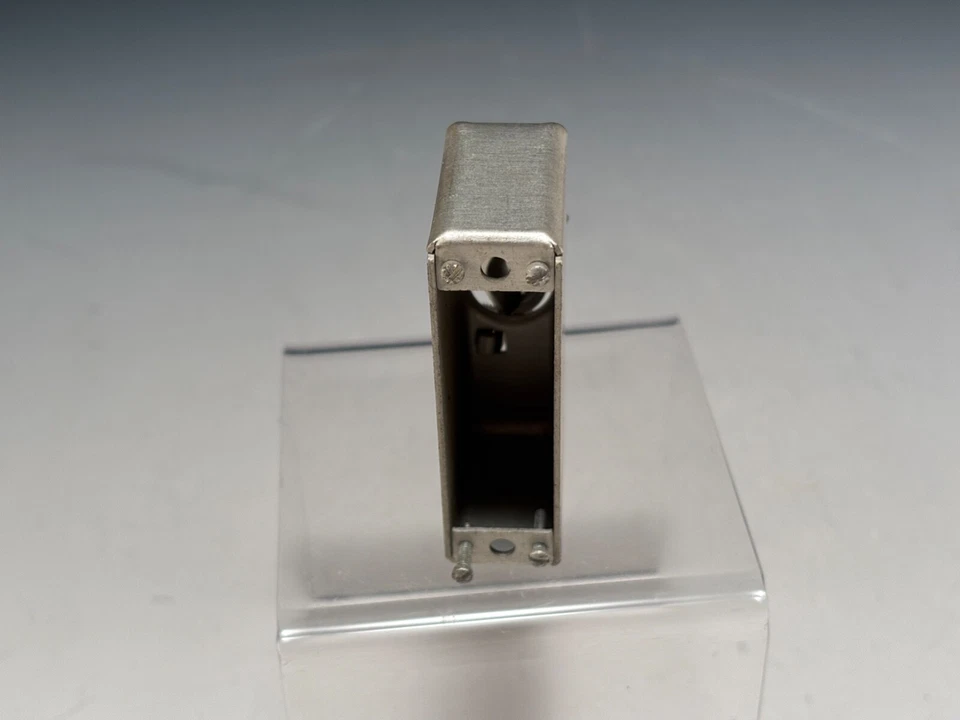 Новый из старых запасов редкий винтажный электронный разъем вытяжки Winchester QRE 12 H - Изображение 4 из 4