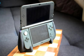 Nintendo New 3DS XL Comfort Grip Stand Handheld Controller for New 3DS XL
