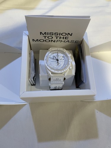 Swatch x Omega Snoopy White | Mission To the Moonphase Moonswatch - New & Unworn