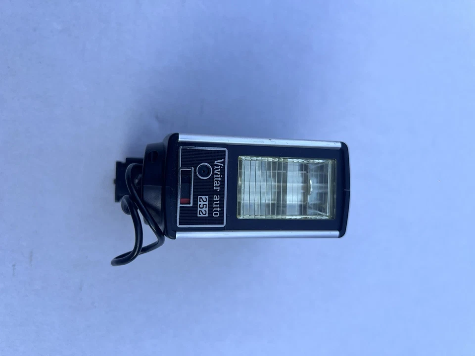 Vivitar Auto 252 Vintage Camera Flash Unit - Rare Vintage Collectible. - Image 2 of 4