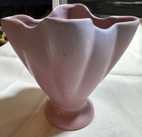 Niloak Art Pottery North Dakota Dawn Matte Scalloped Vase Mauve Pink Purple