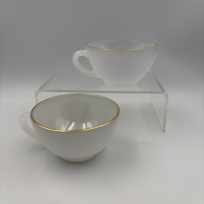 2 x Vintage Französische Arcopal Harlekin Perlglanz Teetassen Goldrand Milchig Weiß