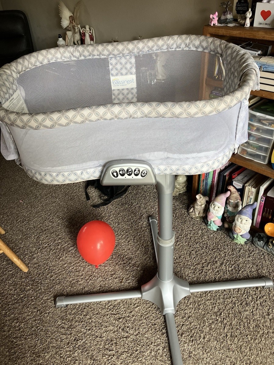 Halo Bassinet Swivel Bedside Sleeper, Premier Series, Lightly used
