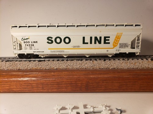 Tolva de flujo central Athearn Blue Box ACF Soo Line Bev Bel Corp escala HO #74238 | Condition: Used