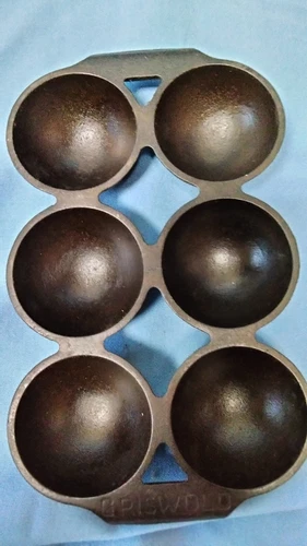Griswold Cast Iron 6 Cup Brownie Golf Ball Pan