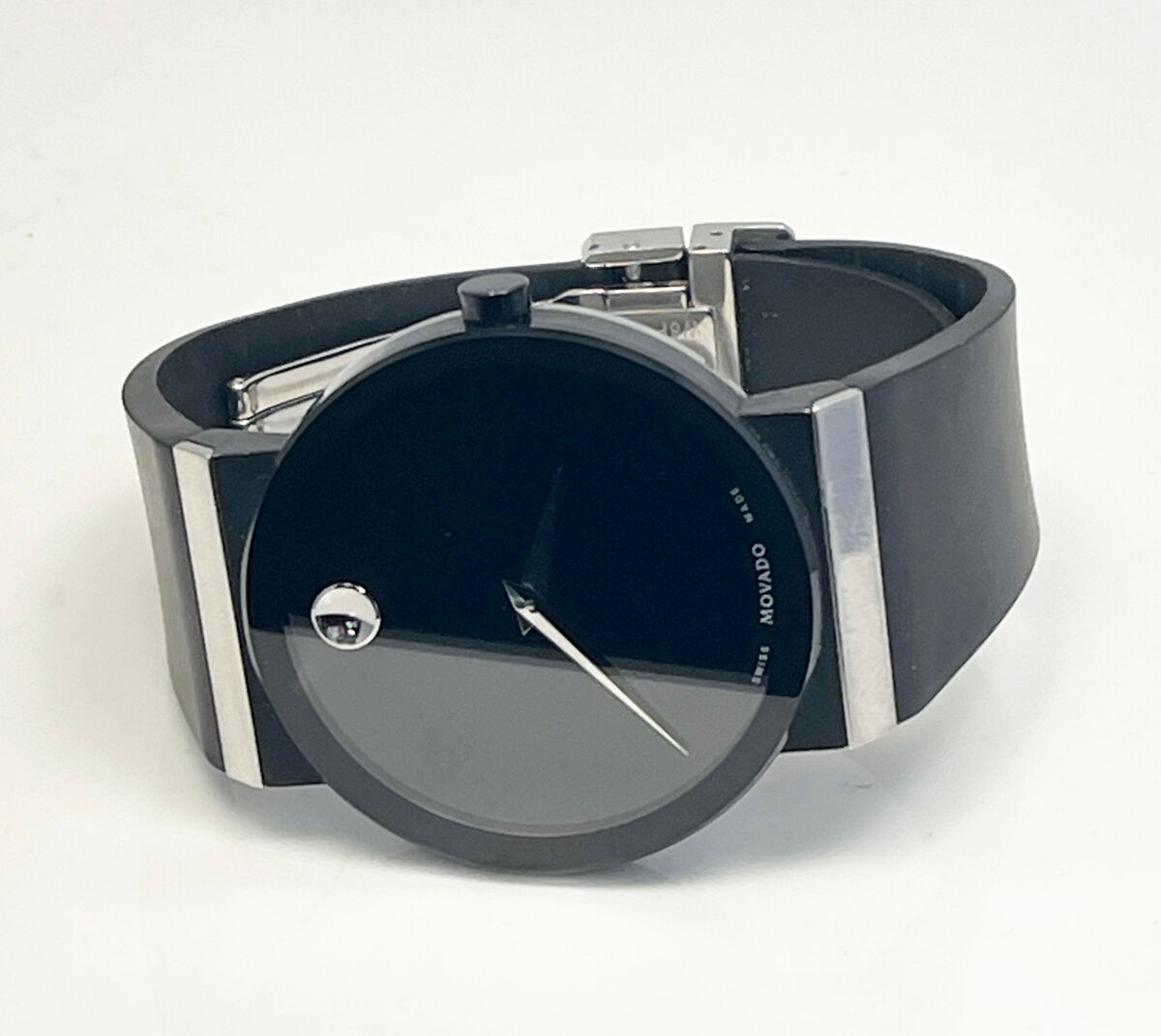 Mens Movado Sapphire Synergy Wrist Watch 11.1.36.1047 Mens Movado Sapphire Synergy Wrist Watch 11.1.36.1047
